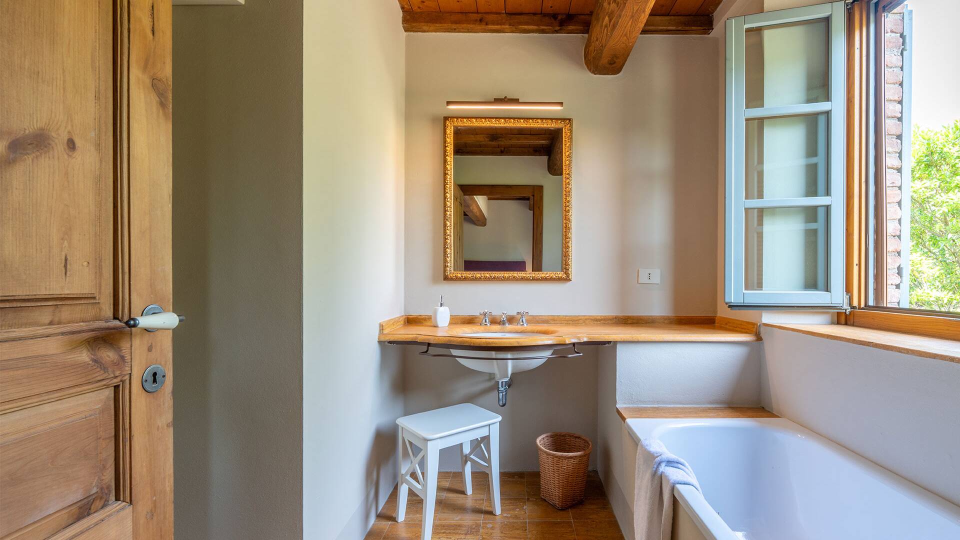 en suite bathroom