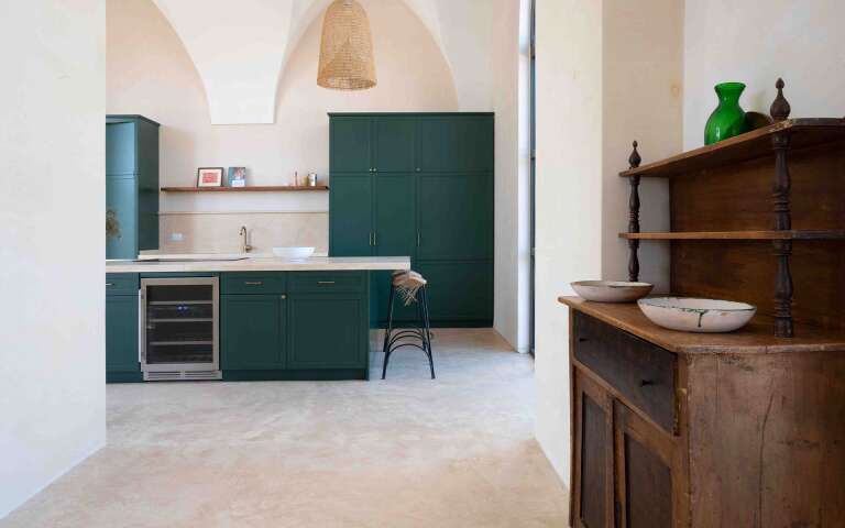 fully equipped kitchen with wine cooler