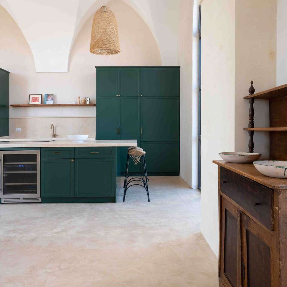 fully equipped kitchen with wine cooler