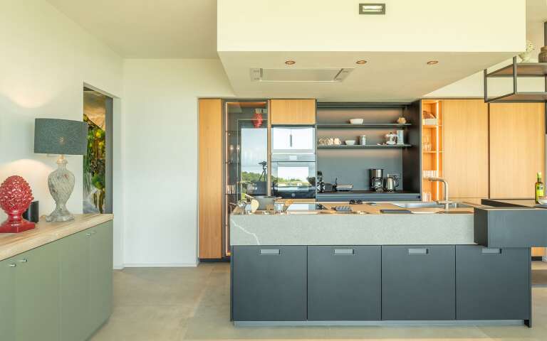fully equipped kitchen