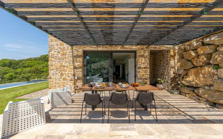 covered al fresco dining area