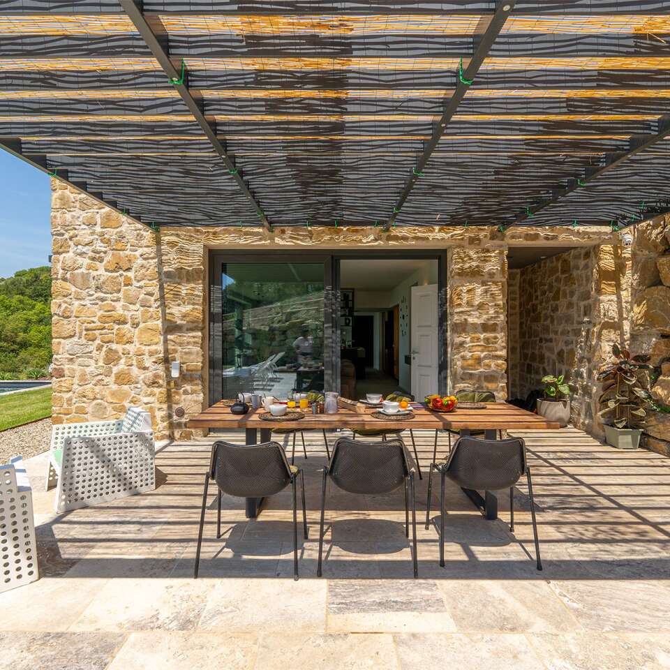 covered al fresco dining area