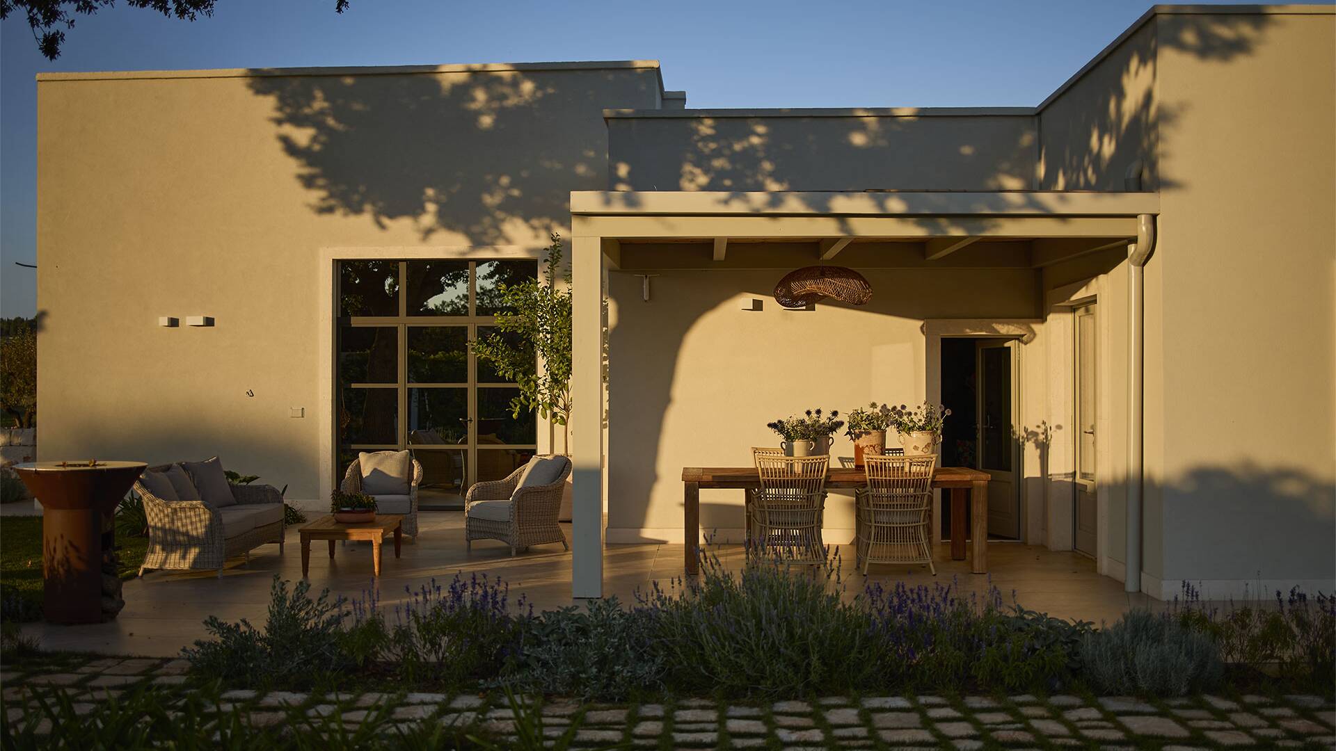 covered al fresco dining table