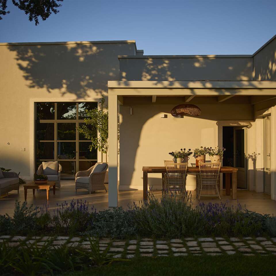 covered al fresco dining table