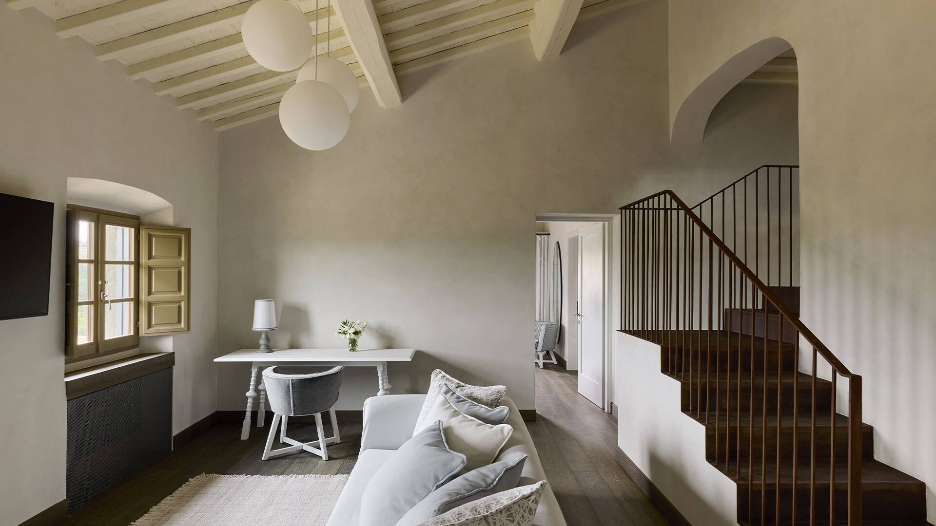main villa, first floor, living room with TV