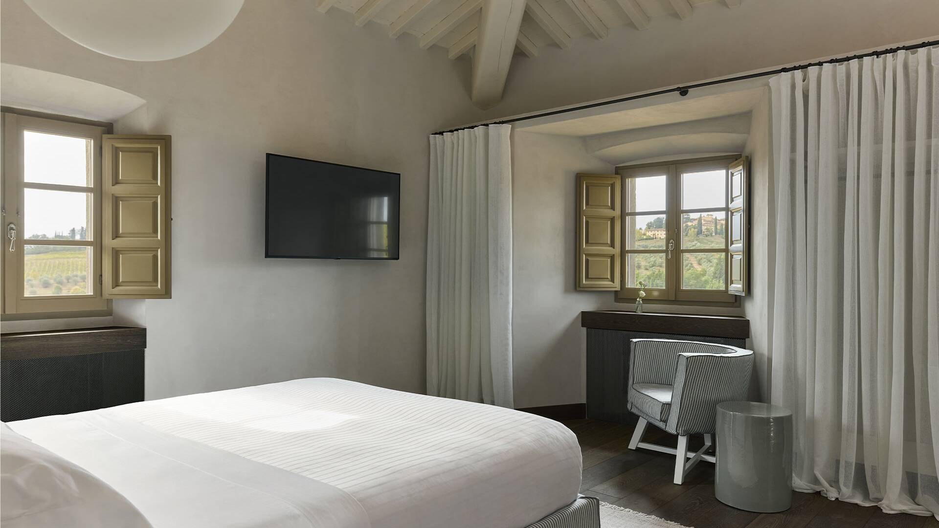 main villa, first floor 