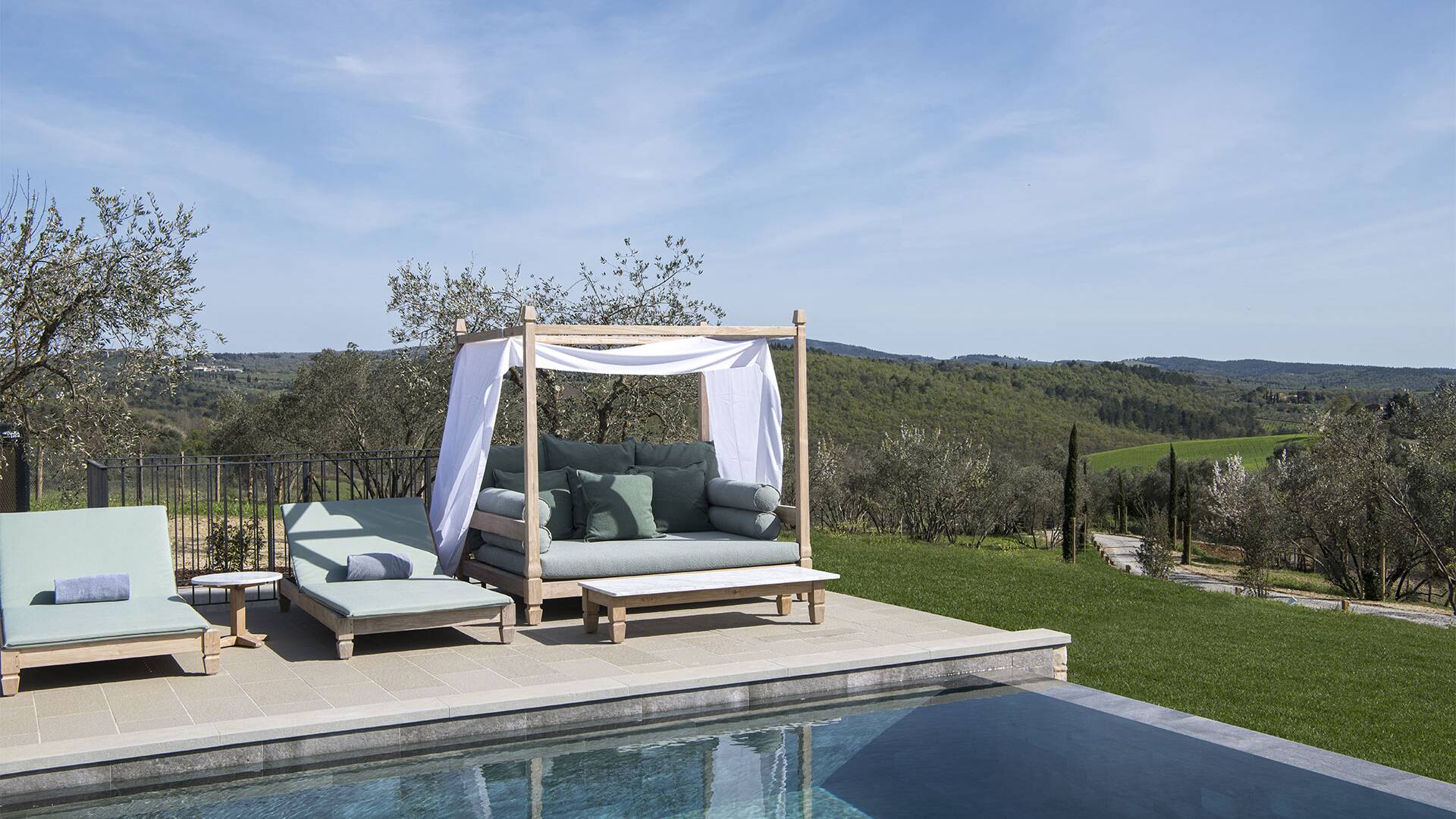 infinity pool with panoramic view