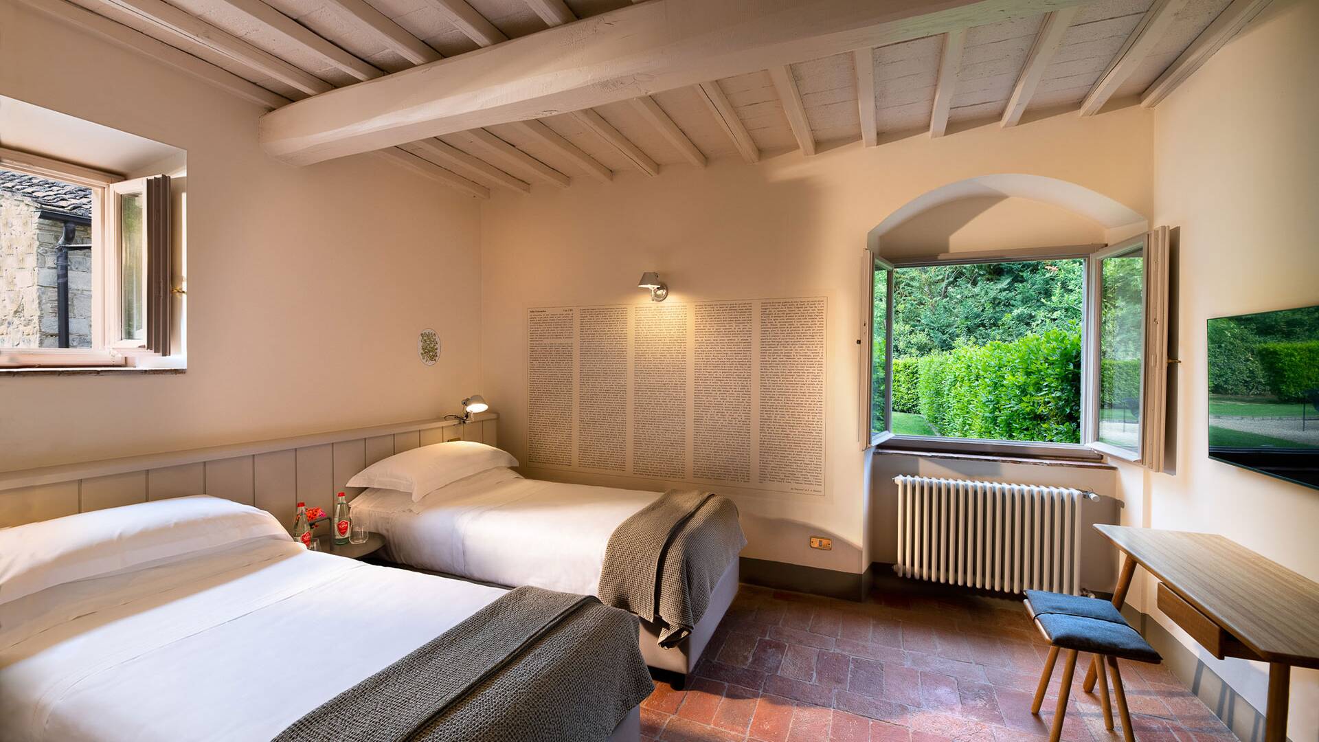 twin bedroom 
