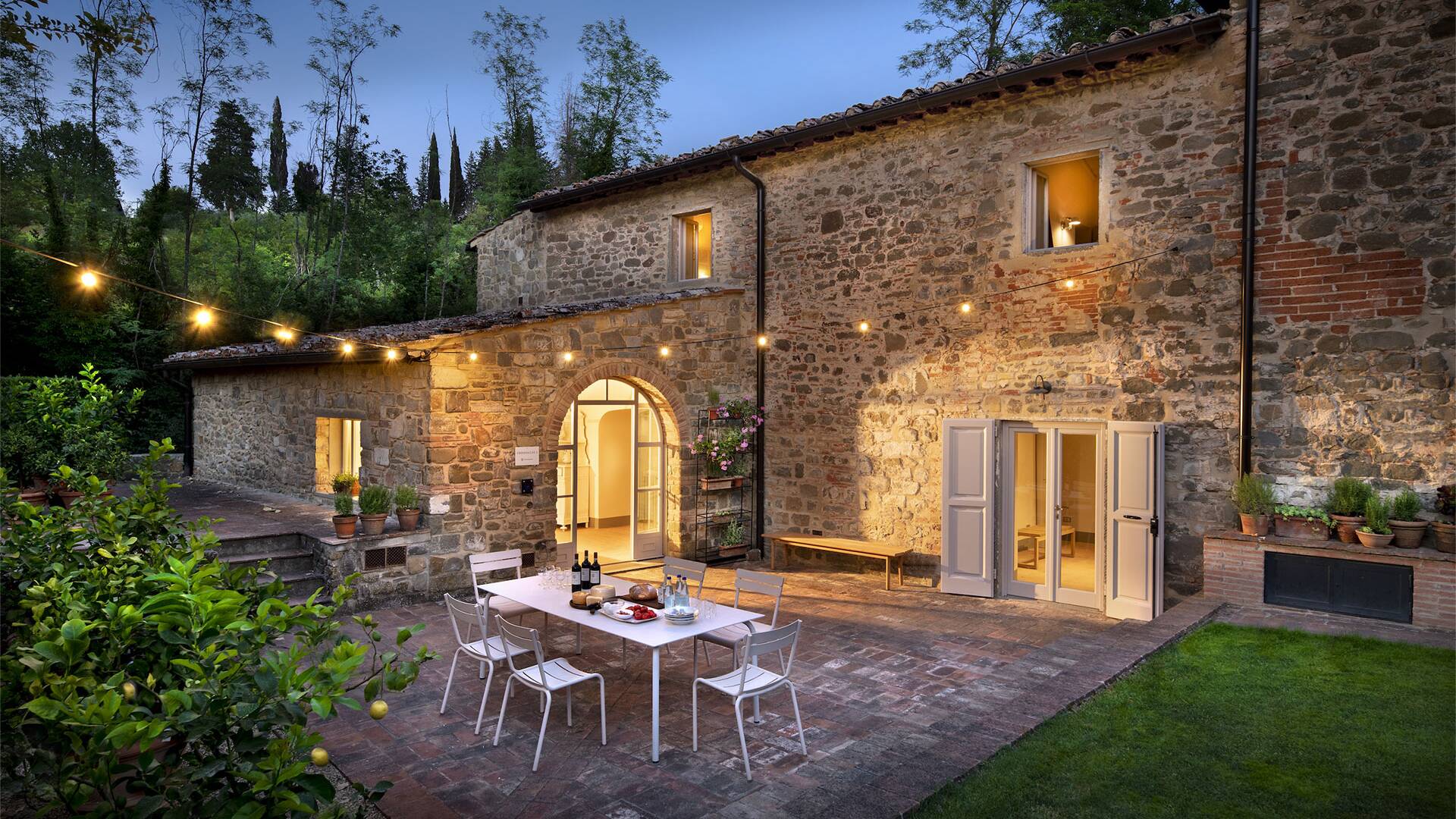 luxury villa for weekly rentals in Tuscany