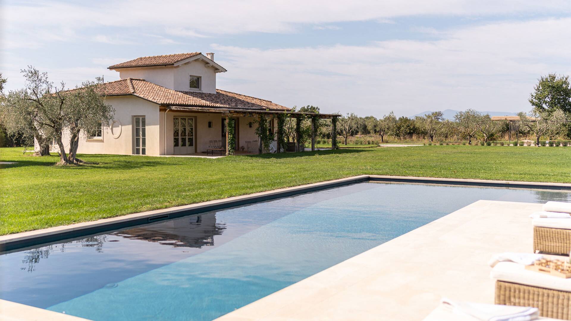 luxury vacation villa Serena for weekly rentals in Tuscany, Capalbio area