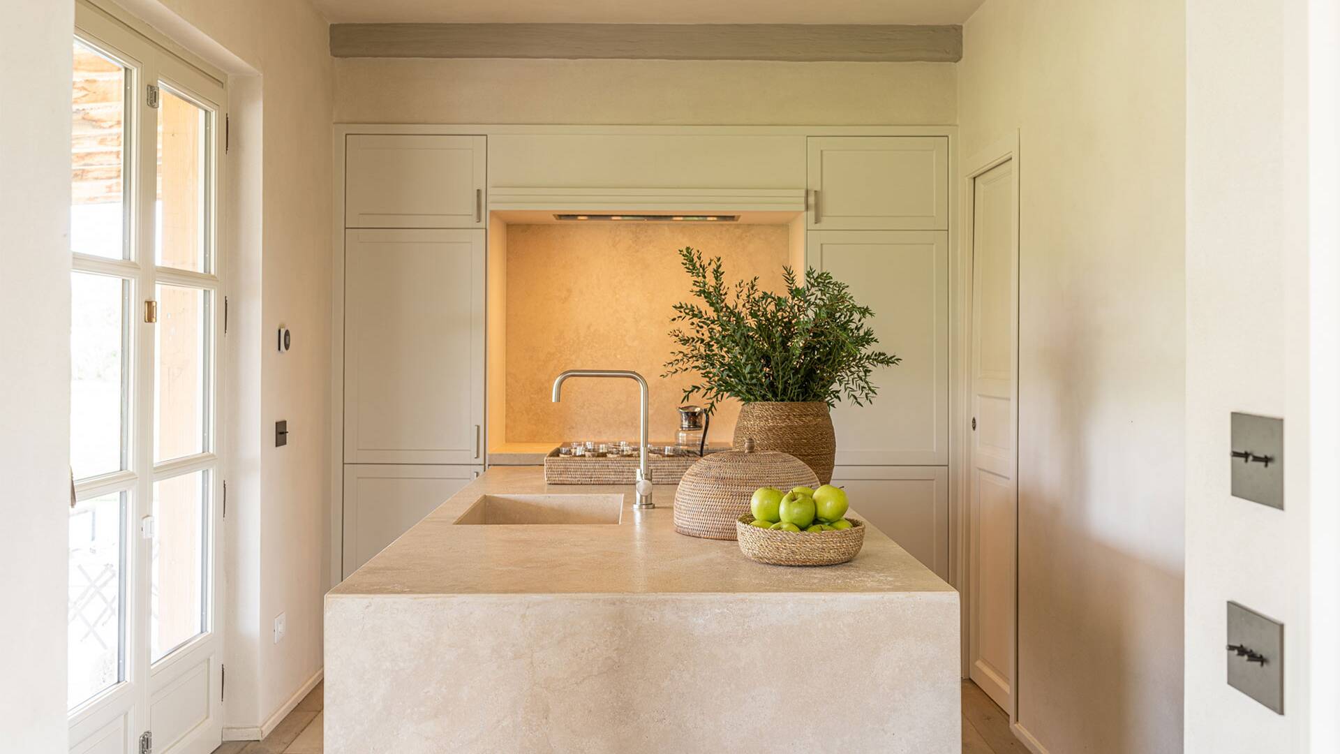 fully equipped kitchen