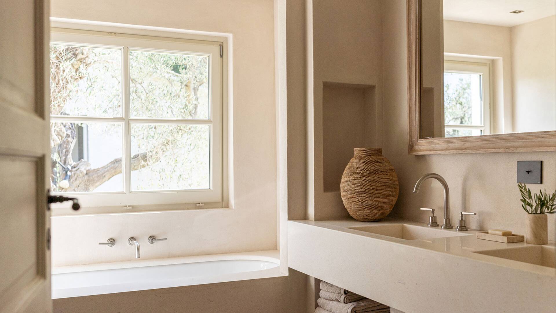 en suite bathroom, ground floor
