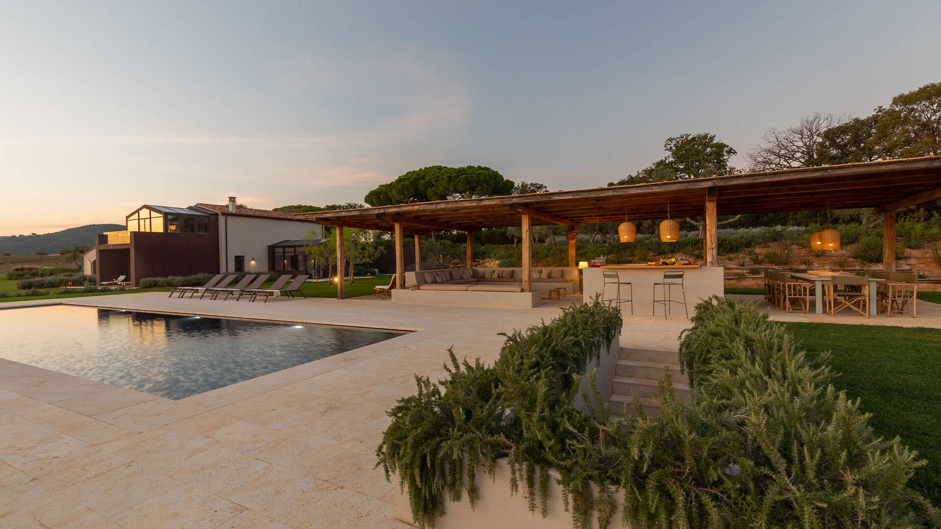 swimming pool and alfresco dining area