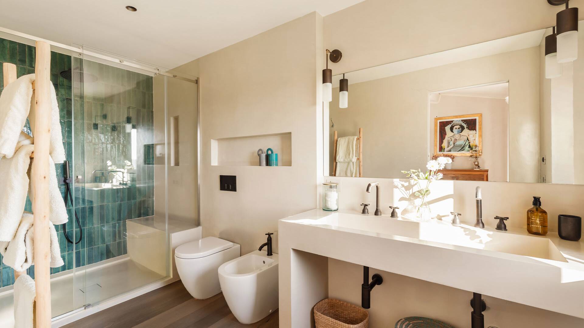 en- bathroom, first floor