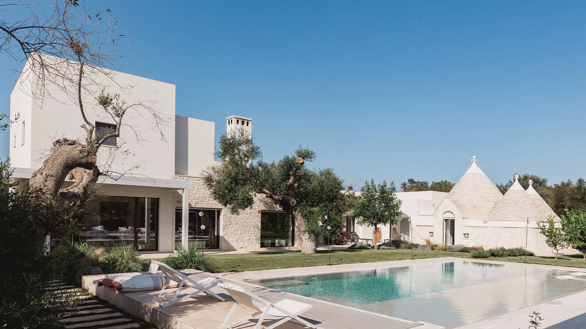 luxury  traditional trullo for weekly rentals