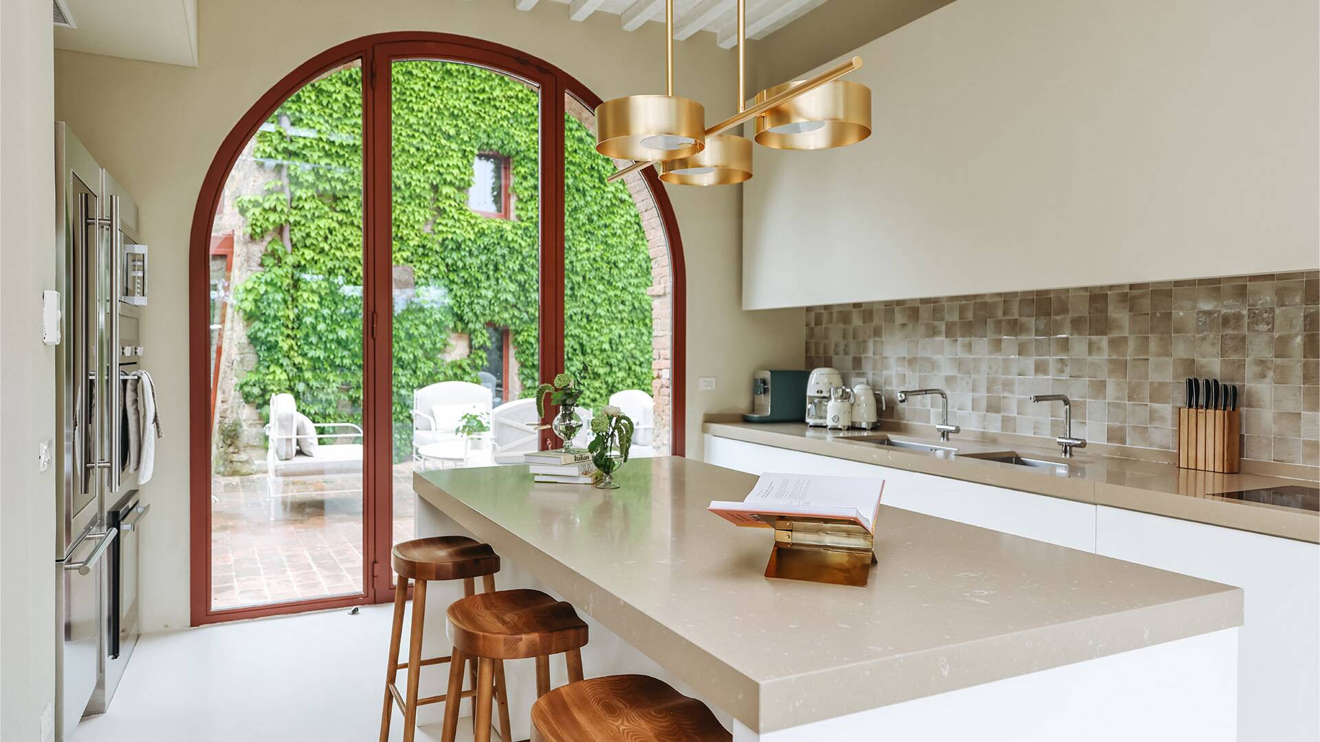 fully-equipped kitchen with counter