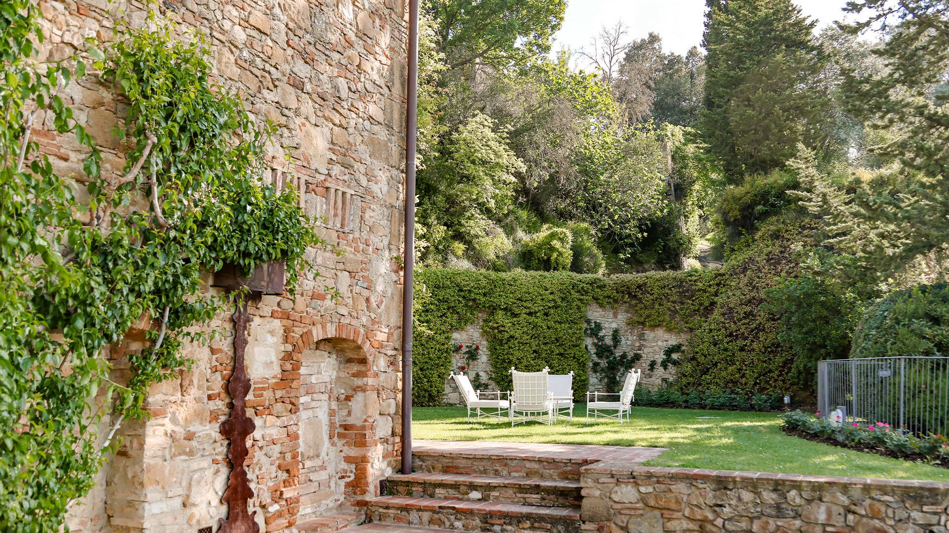 details of the outdoor area