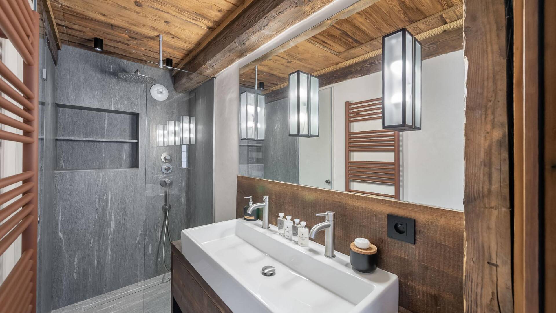 en suite bathroom