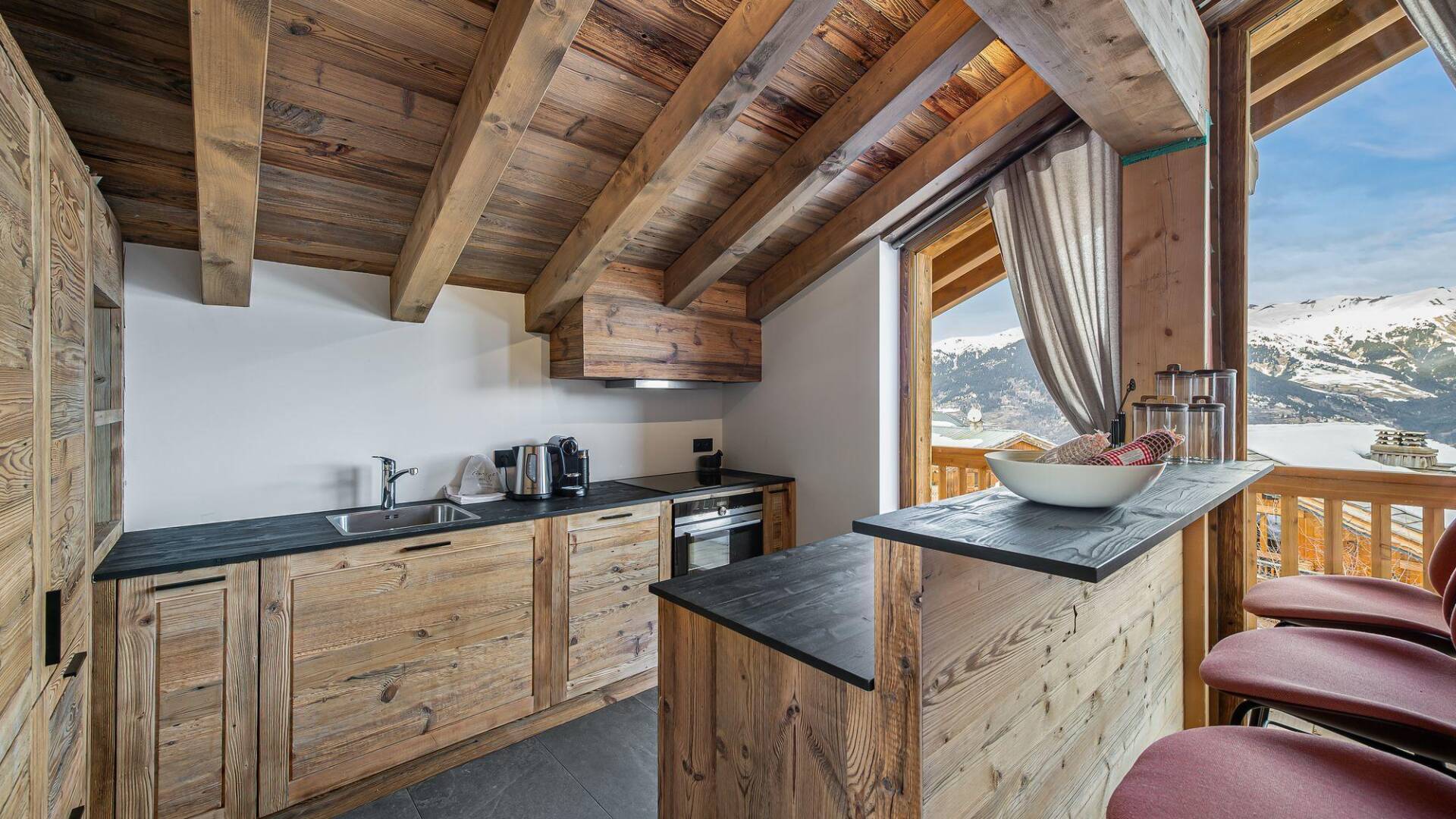 fully equipped kitchen with breakfast table