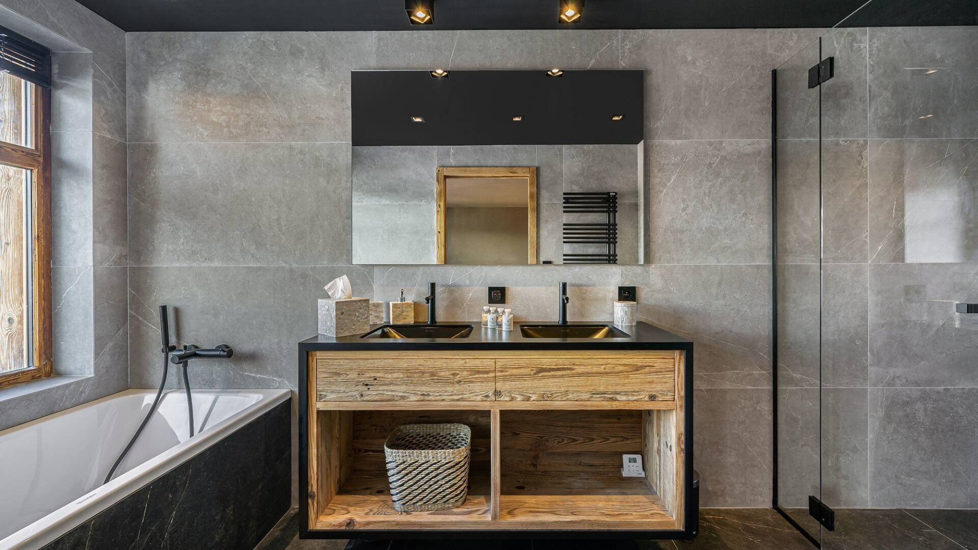 en suite bathroom with bath tub