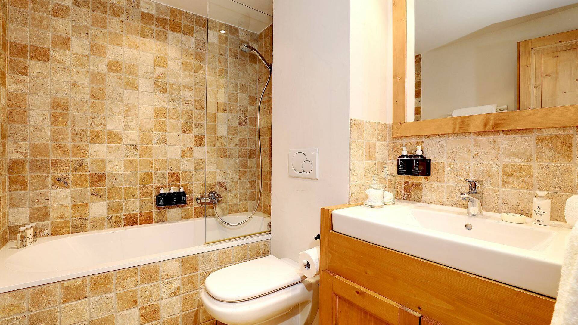 en suite bathroom with shower
