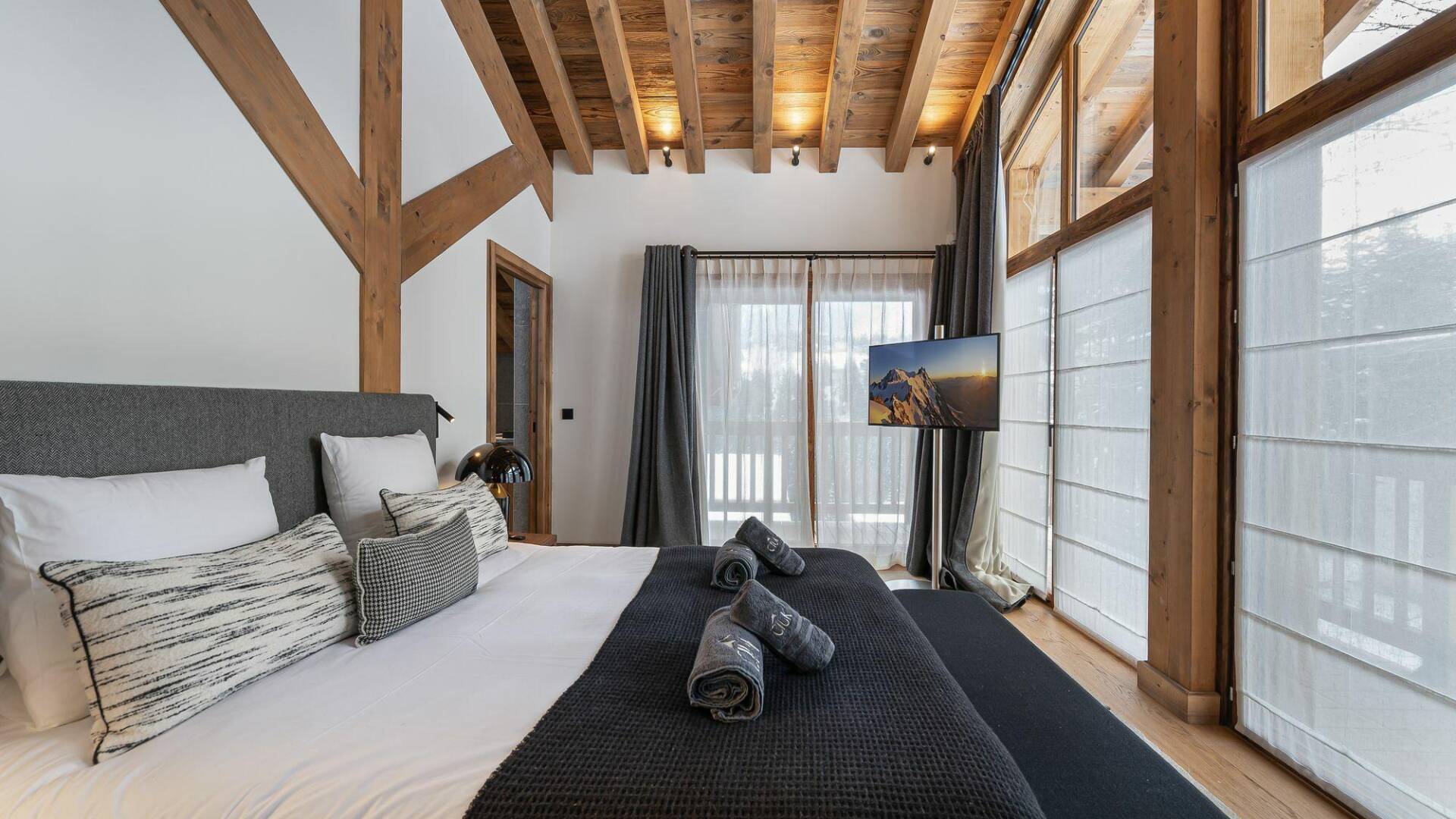 master bedroom with en suite bathroom 