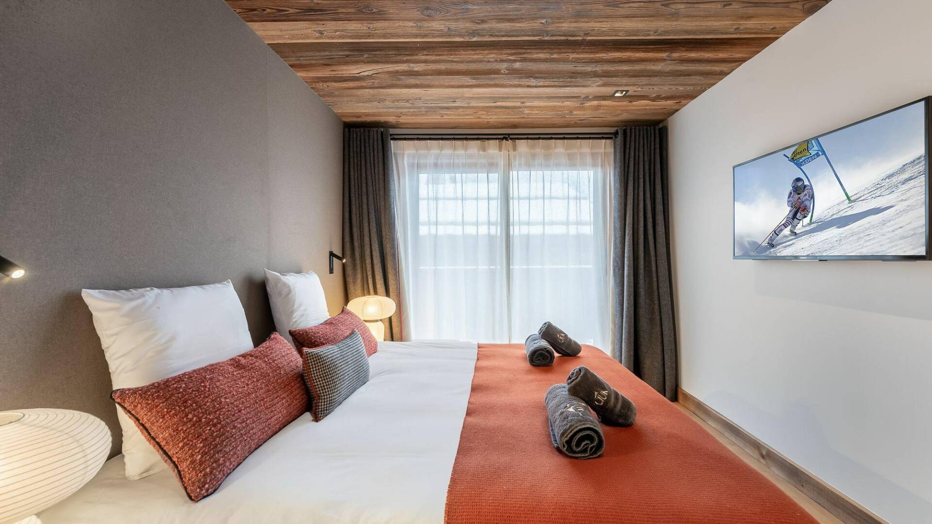 double bedroom with en suite bathroom 