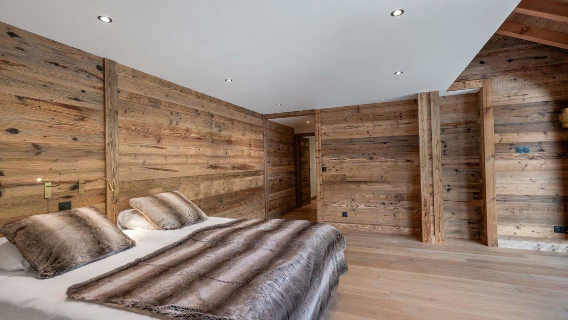 double bedroom with en suite bathroom