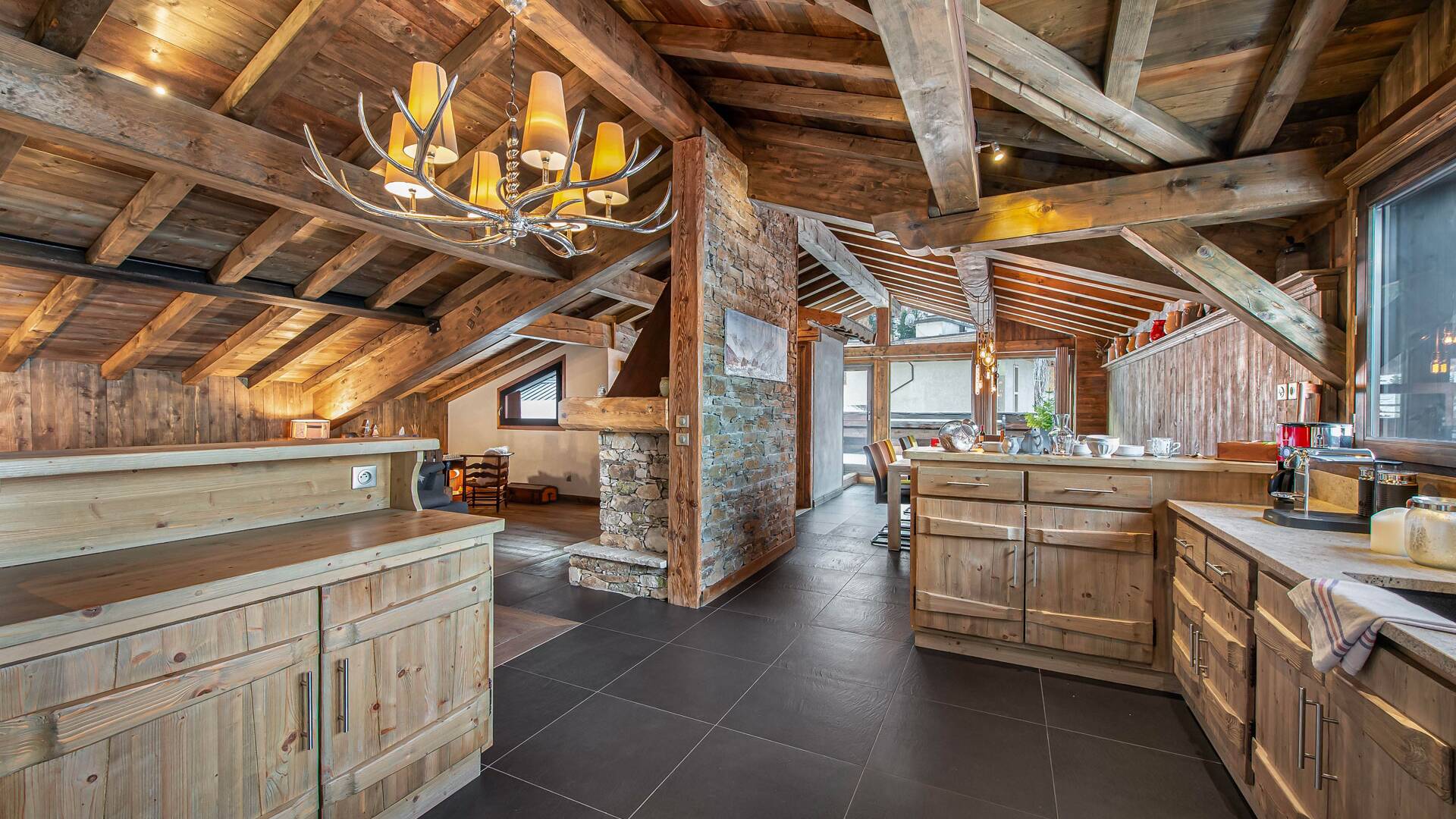 fully equipped kitchen 