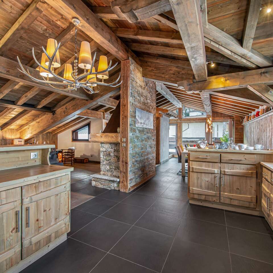 fully equipped kitchen 