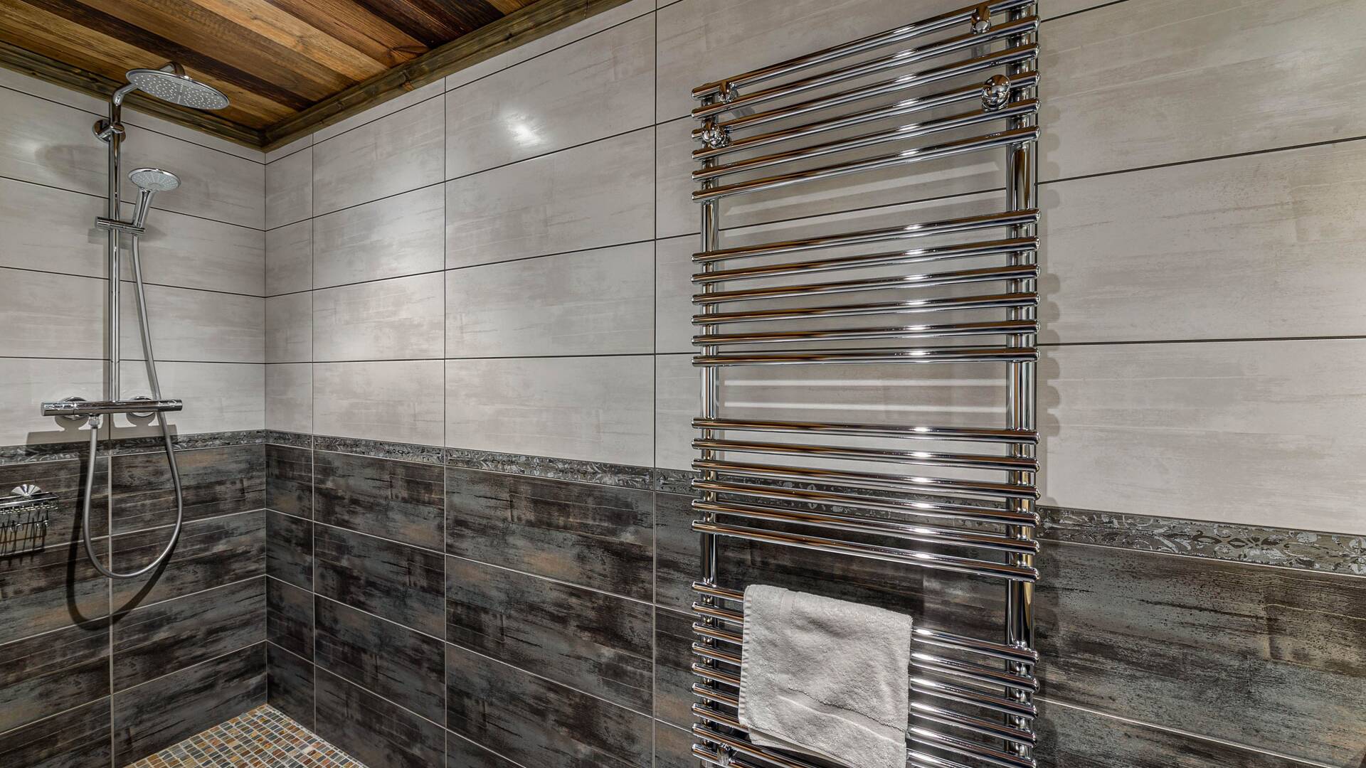 en suite bathroom