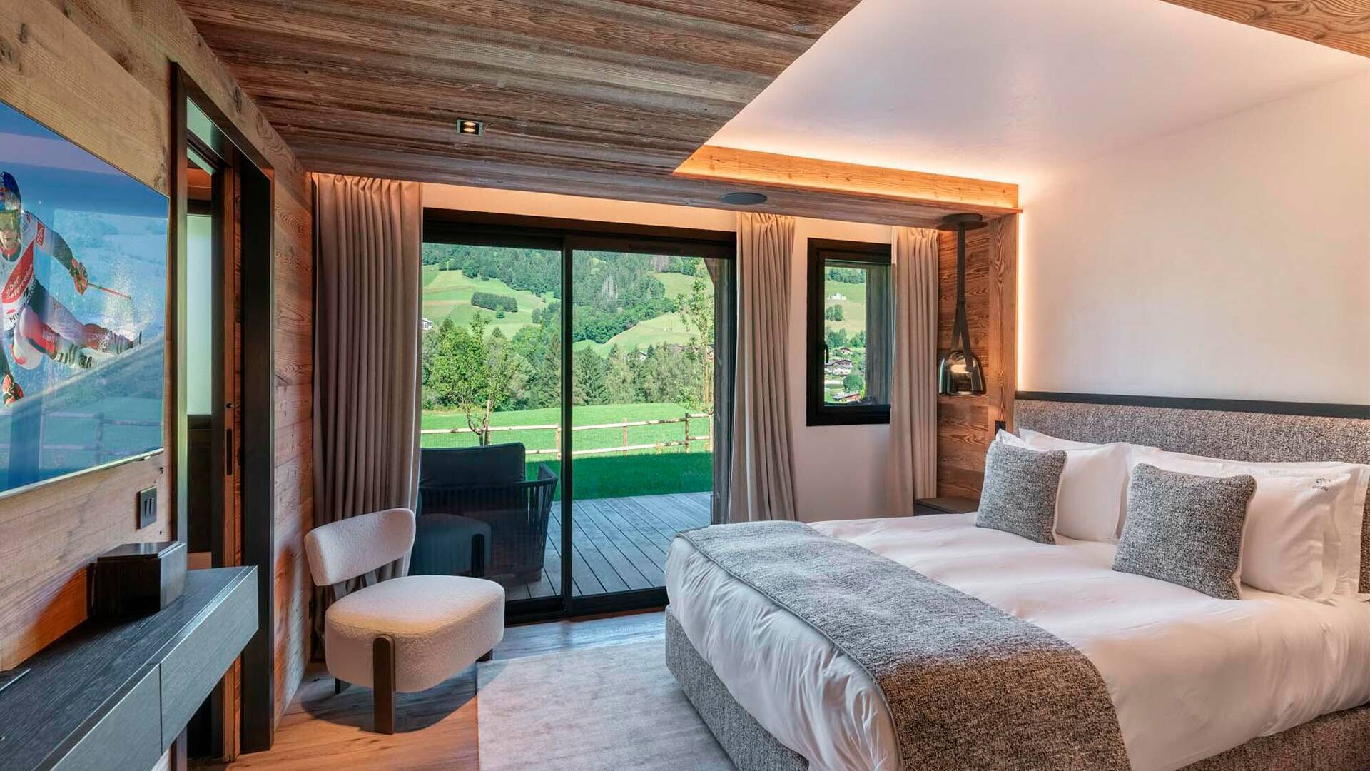 en suite double bedroom with outdoor access  