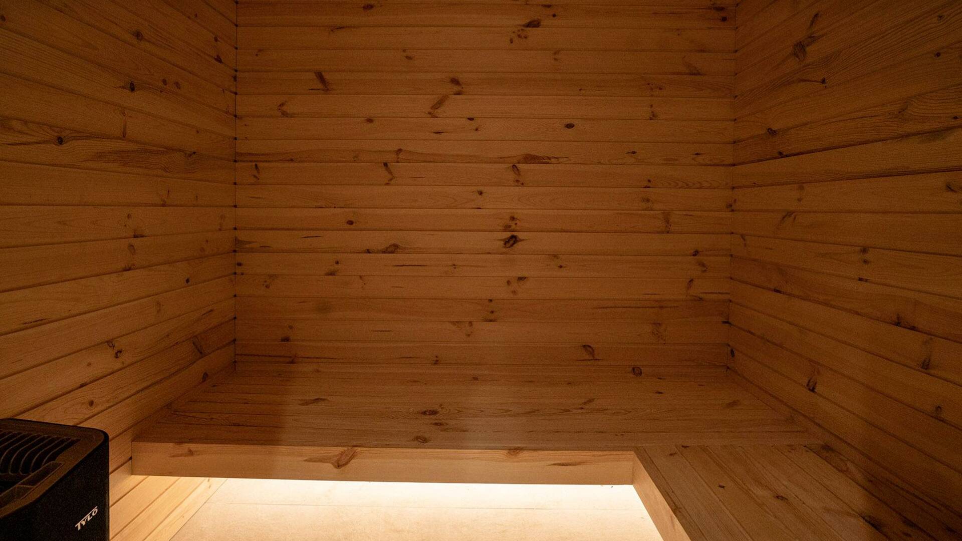 wellness area with sauna and gym
