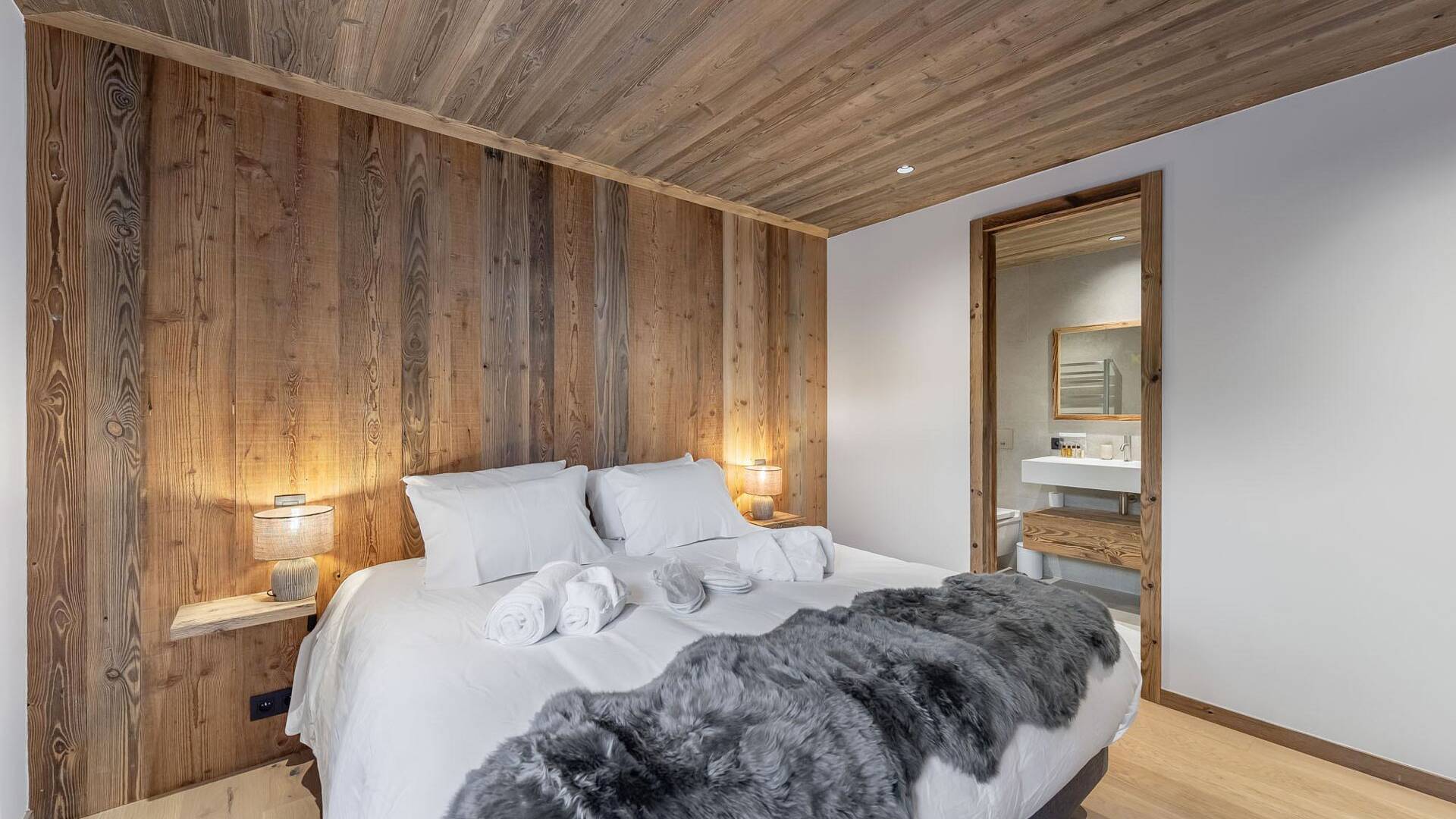 cosy double bedroom with en suite bathroom