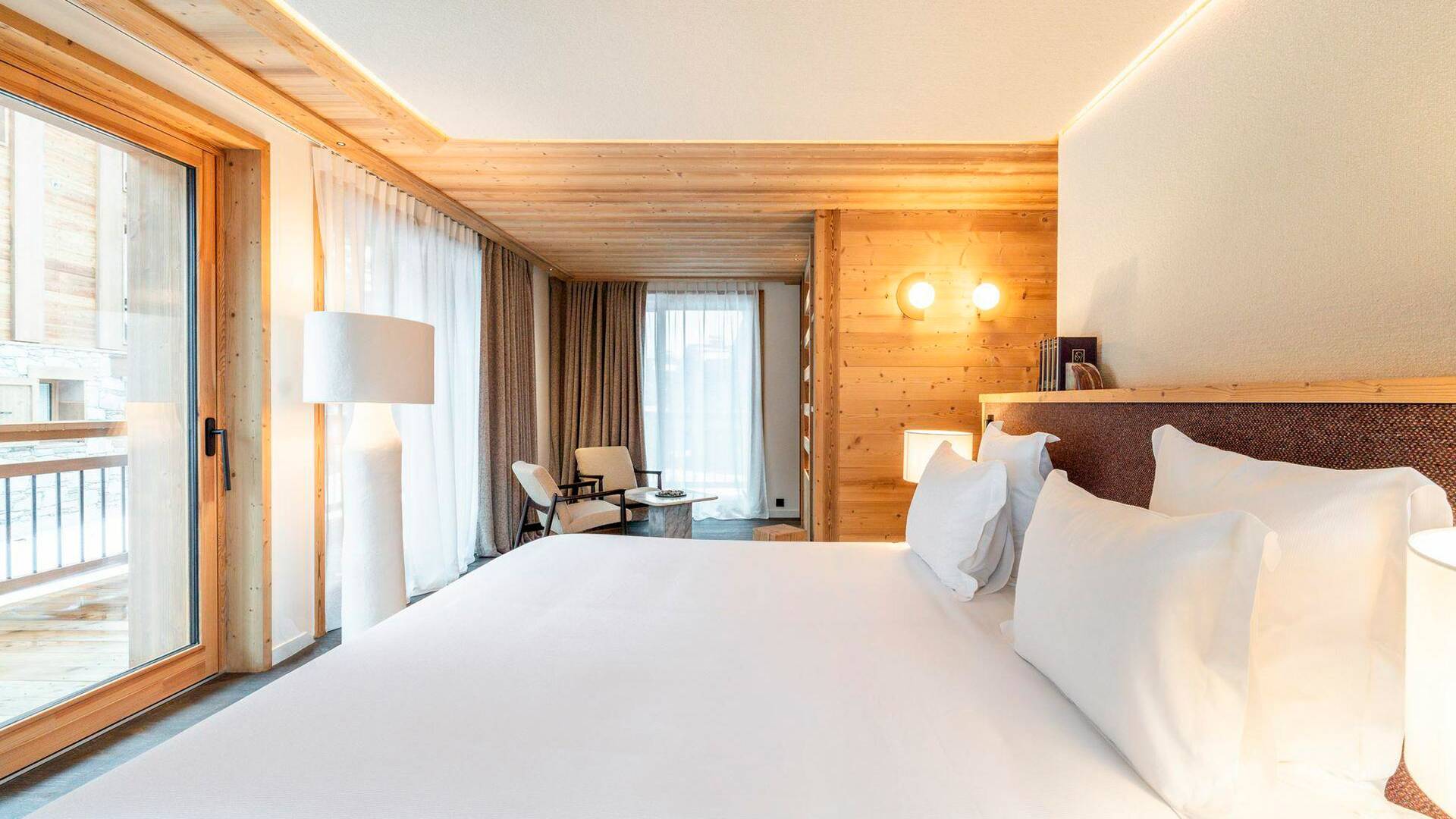 en suite double bedroom with french window 