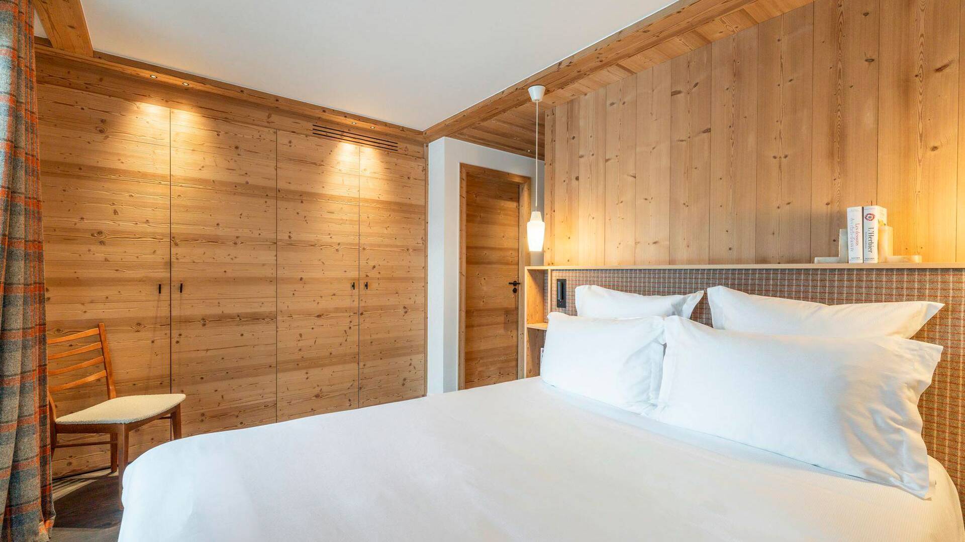 double bedroom with en suite bathroom