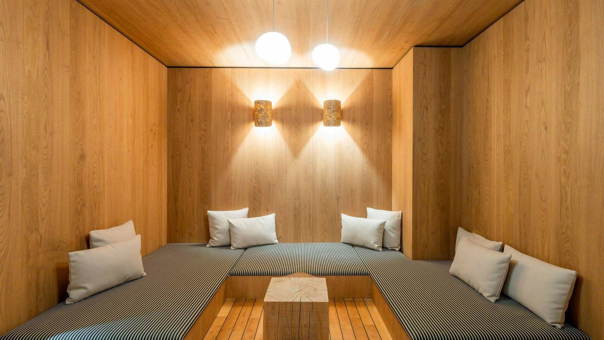 lounge room 
