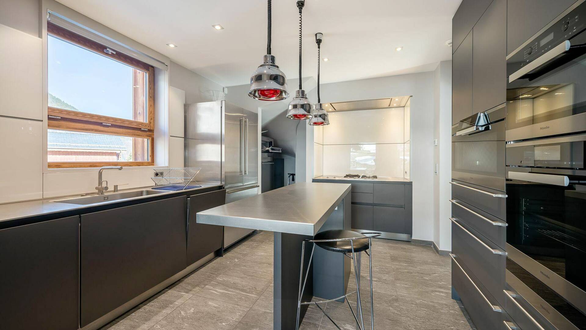 fully equipped kitchen