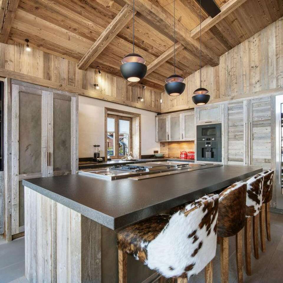 fully equipped kitchen with breakfast table 