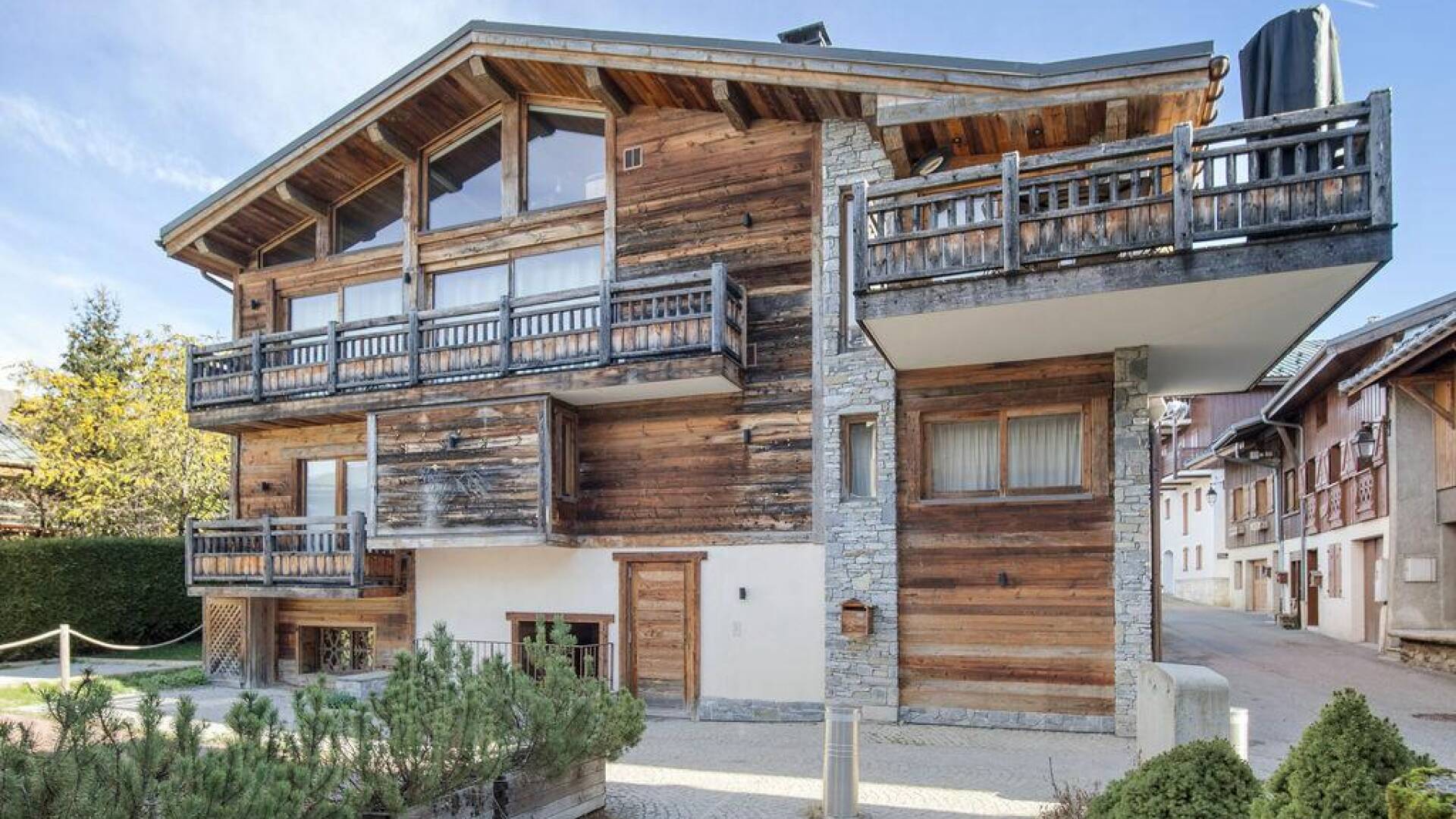 chalet Malamute external view