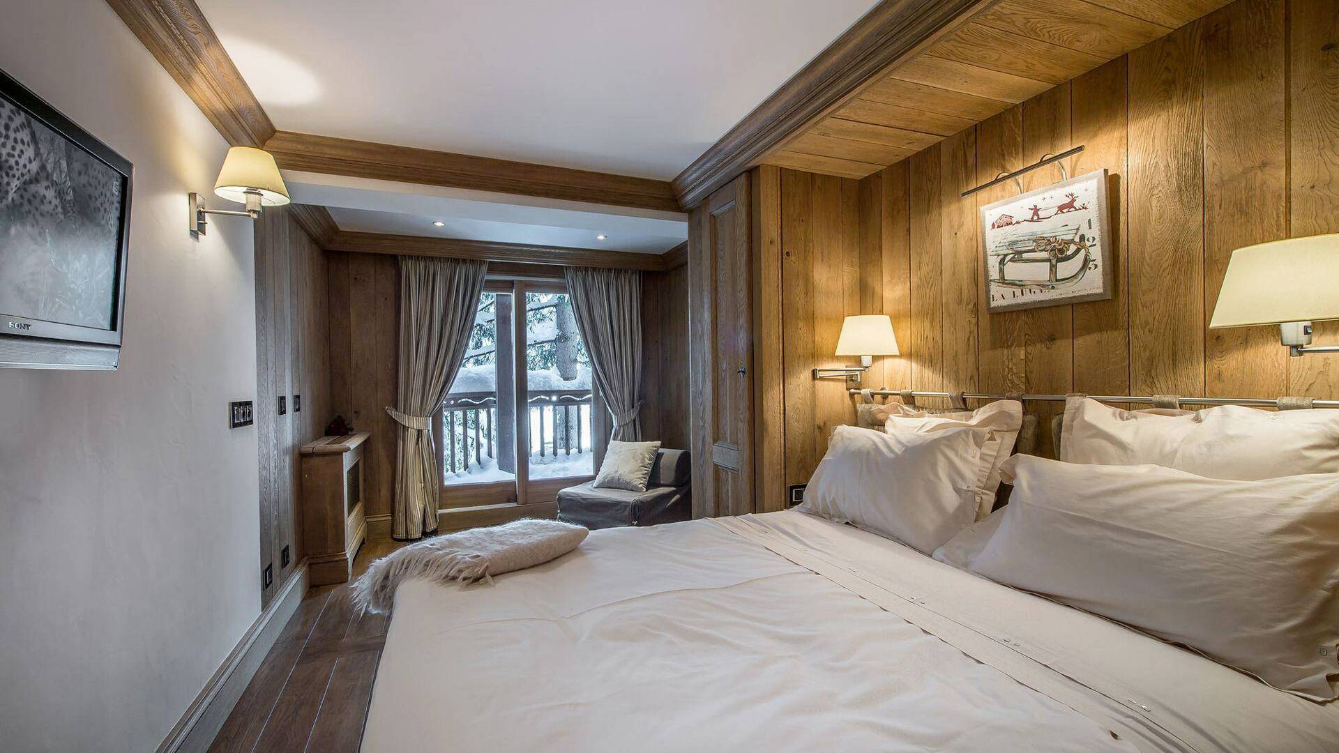 large double bedroom with en suite bathroom