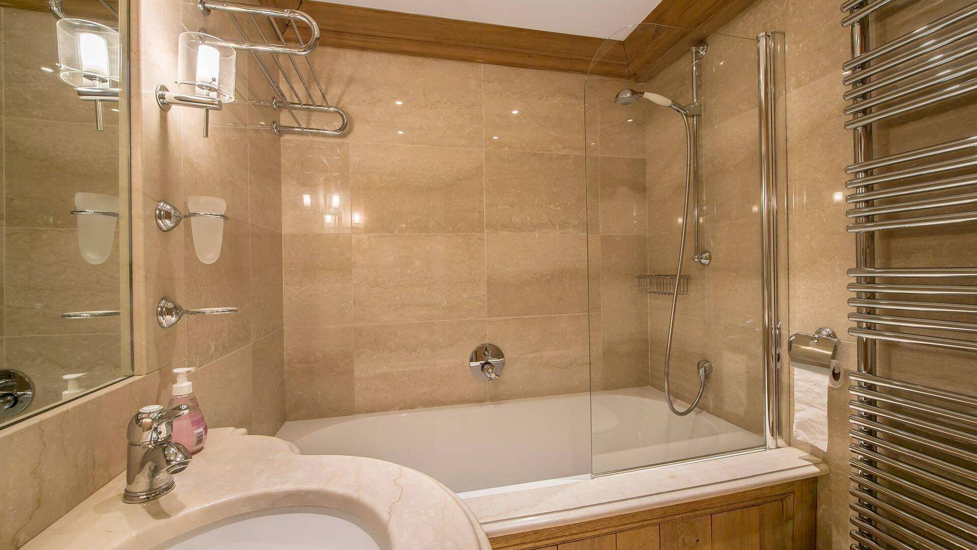 en suite bathroom
