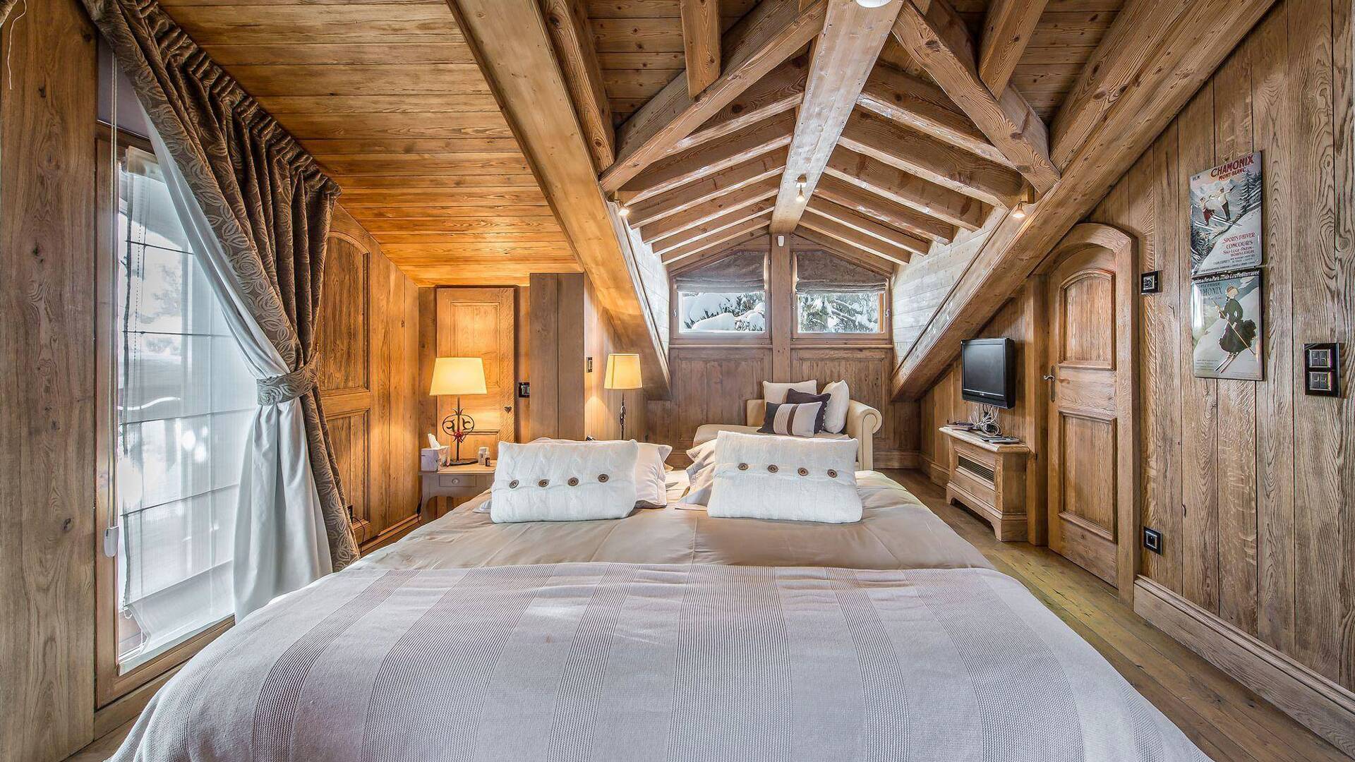 large double bedroom with en suite bathroom