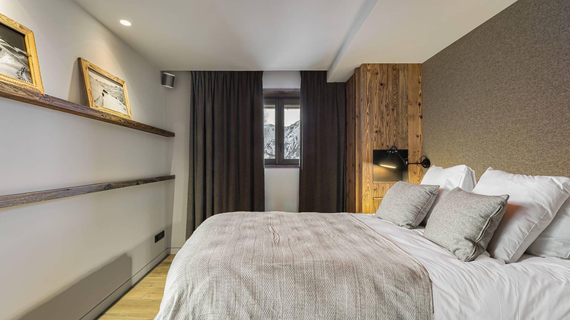 comfortable double bedroom 