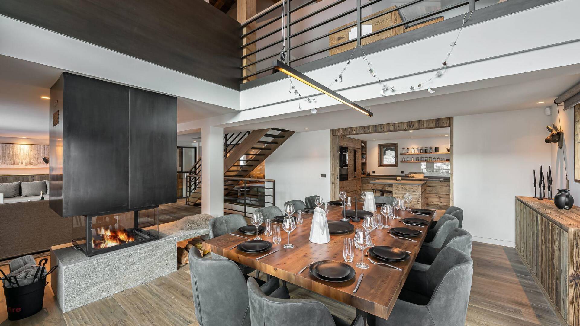 dining table 