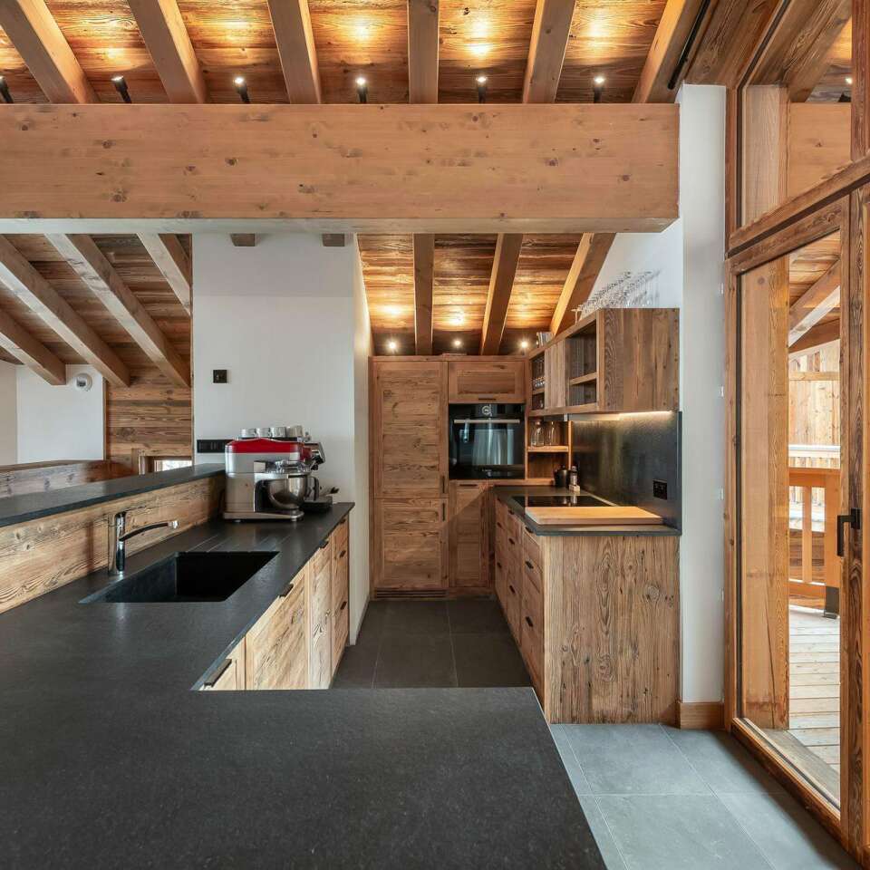 fully equipped kitchen 