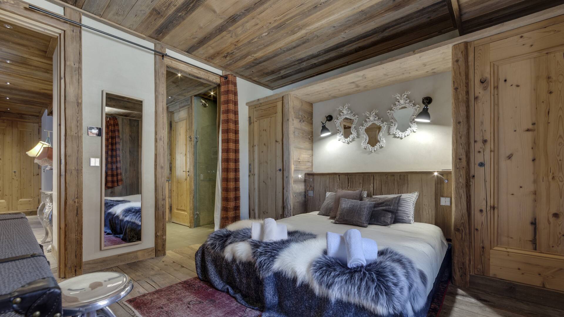 double bedroom with en suite bathroom 
