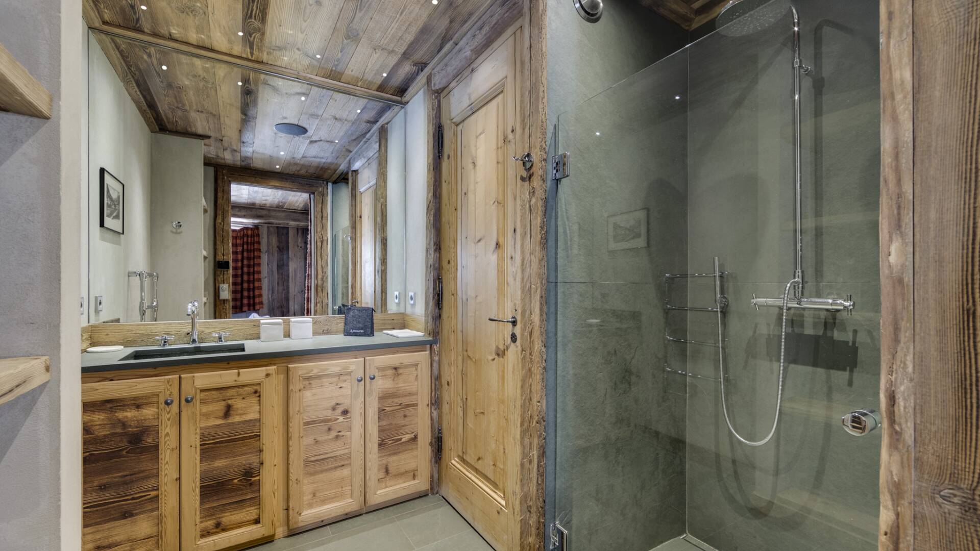 en suite bathroom with walk in shower