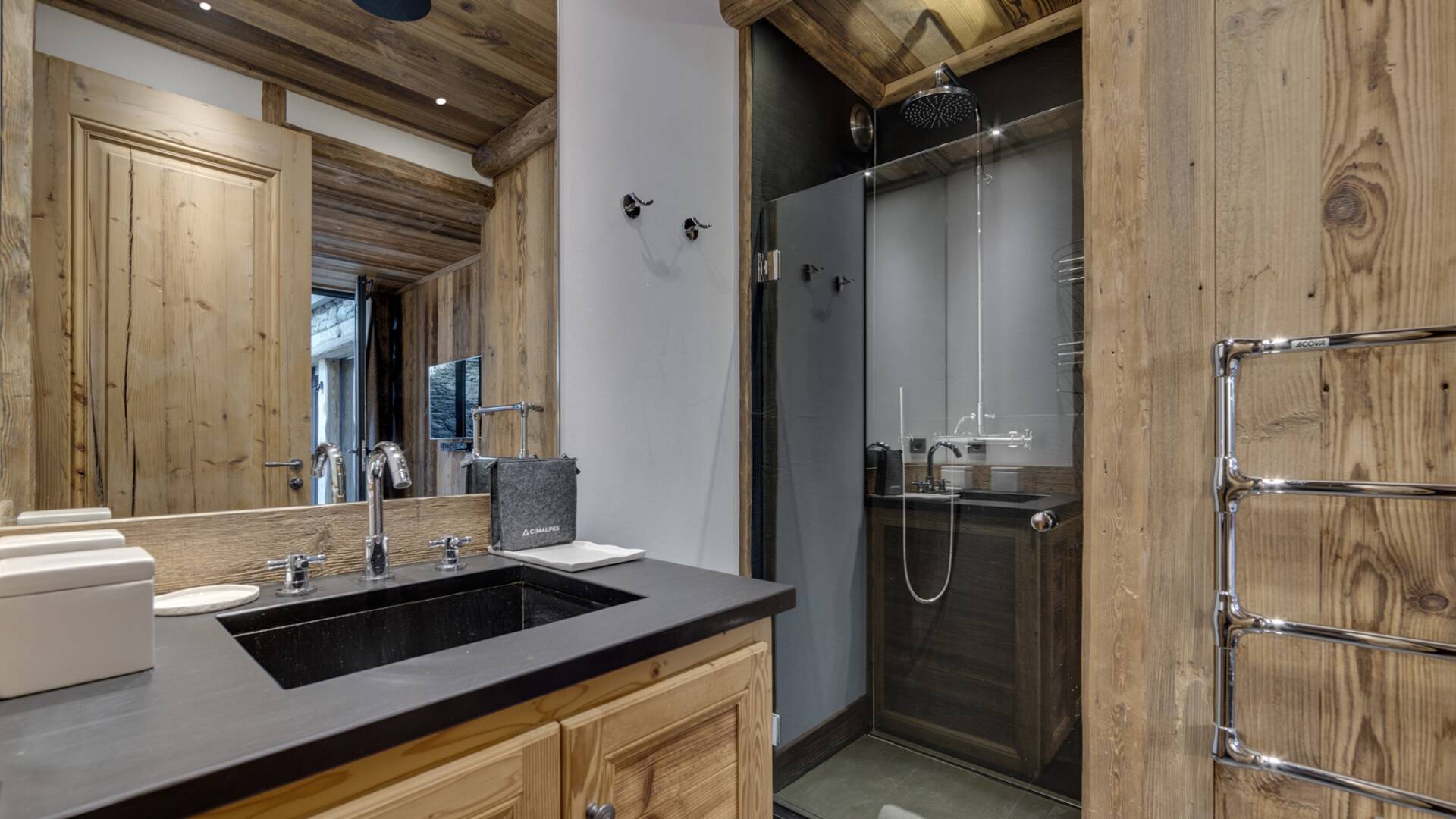 en suite bathroom with walk in shower