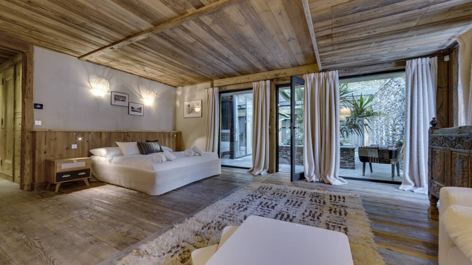 spacious en suite double bedroom  double bedroom 